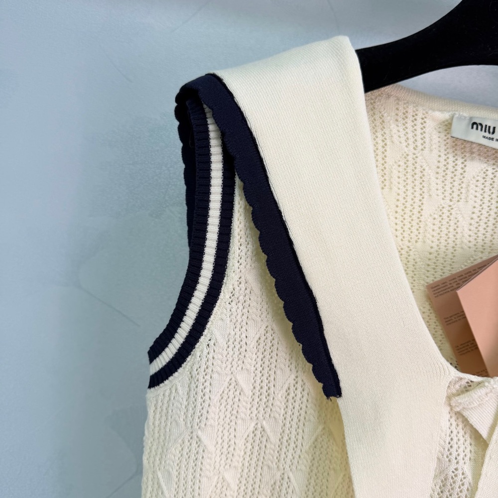 Miu Miu Cream Knit Sailor-Style Tank with Navy Trim and Red Logo - Picture 4 of 9